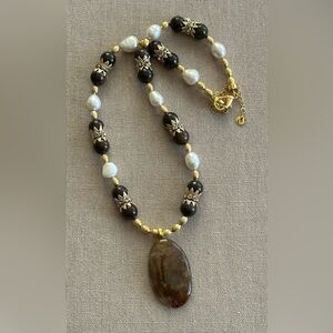 22 inch Bronzite gemstone and Freshwater Pearl bead necklace NWOT